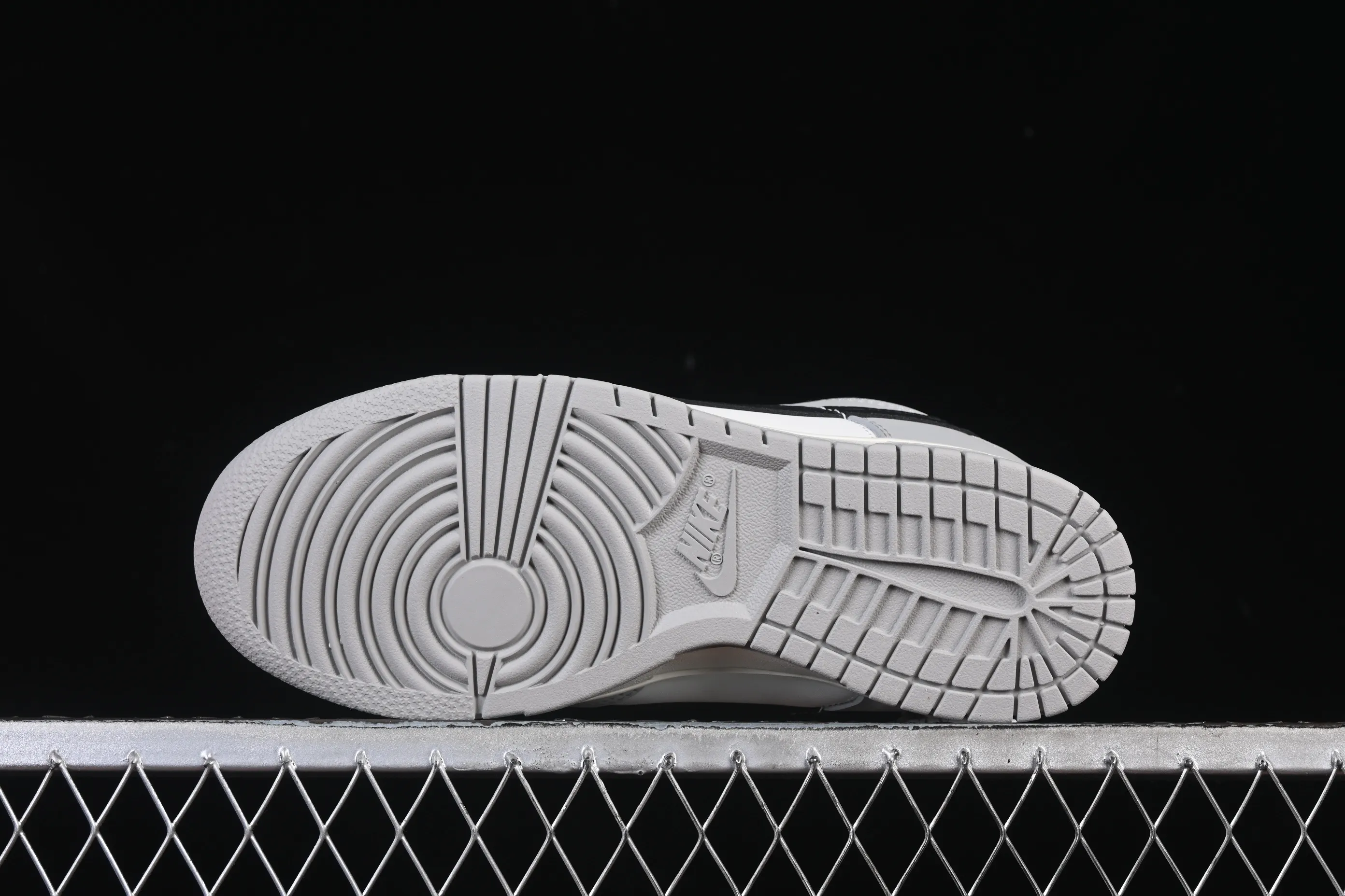 All categories Nk SB Dunk series Nk SB Dunk Low low-top sneakers Nike SB Dunk Low white, black and gray low-top casual sneakers IB3079-101